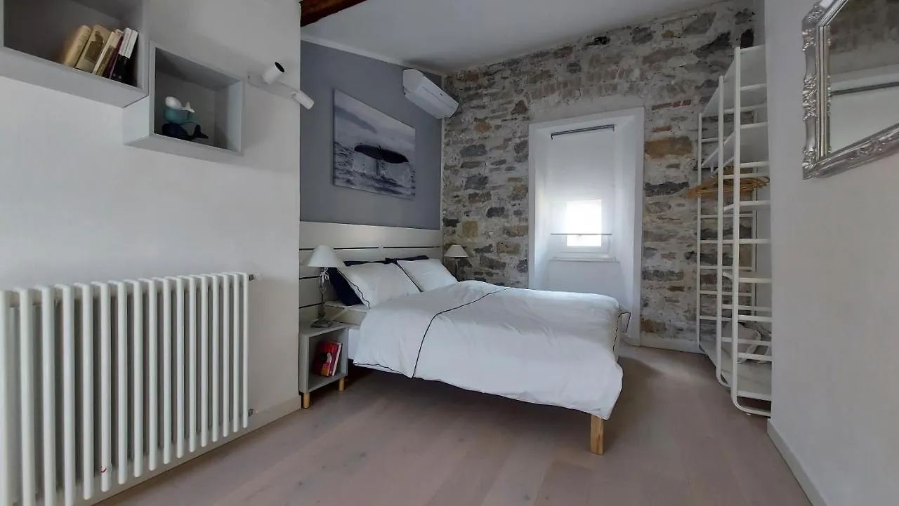 Whale Song Apartment - With Private Parking La Spezia Italy