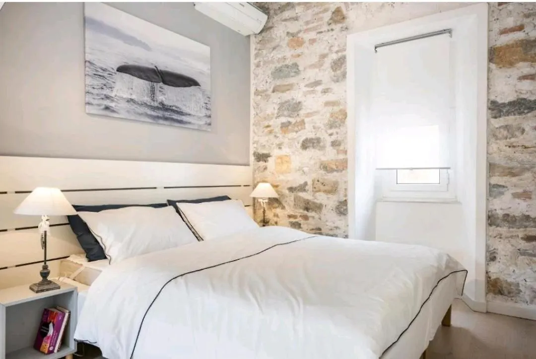 Whale Song Apartment - With Private Parking location